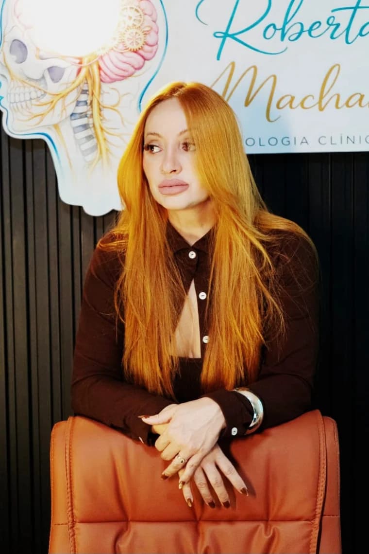 Roberta Machado em seu consultório